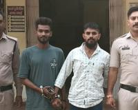 Viral Reel Craze: थाने को बनाया शूटिंग सेट, ‘आज जेल कल बेल’ वीडियो पड़ा भारी, दुर्ग पुलिस ने दो युवकों को किया गिरफ्तार