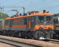 समता एक्सप्रेस में बड़ा हादसा टला: AC कोच के पहियों से उठी चिंगारी और धुआं, आगरा में मचा हड़कंप