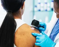 क्या गर्मियों में बढ़ जाता है स्किन कैंसर का खतरा? एक्सपर्ट से जानें