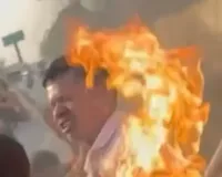 दुर्ग में रेप केस पर उग्र बवाल: गृहमंत्री का पुतला जलाने के दौरान पुलिसकर्मी झुलसा, कांग्रेस कार्यकर्ताओं पर FIR