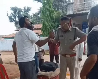 Dhamtari Viral Video: नाके पर नहीं रुकी गाड़ी तो बाजार में बवाल, TI पर व्यापारी को थप्पड़ मारने और धमकाने का आरोप