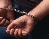 असम में भ्रष्टाचार पर बड़ा प्रहार: रिश्वत लेते रंगे हाथ पकड़ा गया ACS अधिकारी, छापों में मिला करोड़ों का कैश और निवेश का जाल