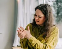 Arthritis Problem in Summer: गर्मी और डिहाइड्रेशन बढ़ा सकते हैं जोड़ों का दर्द, जानें कैसे रखें खुद का ख्याल