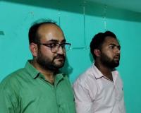 तखतपुर में फर्जी डॉक्टर गिरोह का पर्दाफाश: विदेशी मशीनों और देसी दवाइयों से इलाज का दावा, दो युवक गिरफ्तार
