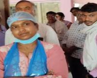 अंबिकापुर मेडिकल कॉलेज में गुंडागर्दी दर्द से तड़पती महिला मरीज को डॉक्टर ने जड़ा थप्पड़ नसबंदी के दौरान एनेस्थिसिया में भारी लापरवाही