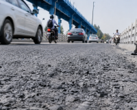 60 करोड़ का पचरीघाट बराज: 2 महीने में ही उखड़ गई एप्रोच रोड, अफसर बोले- 'शिकायत मिली है', क्या साहब बिलासपुर में नहीं रहते?
