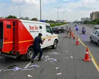 गाजियाबाद में दिनदहाड़े बड़ी लूट: फायरिंग के बीच ATM कैश वैन से 25 लाख पार, ड्राइवर को बंधक बनाकर बदमाश फरार 
