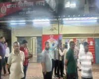 रायपुर में कानून के रखवालों पर हमला: शराब पीने से रोकने पर वकील को चाकुओं से गोदा, आधी रात थाने के बाहर फूटा गुस्सा