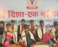 झारखंड में नक्सल नेटवर्क को बड़ा झटका: 27 माओवादियों ने छोड़ी बंदूक, हथियारों का जखीरा बरामद