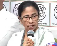 बंगाल में सियासी टकराव तेज: इस्तीफे से इनकार पर घिरीं ममता, महेश जेठमलानी ने उठाए संवैधानिक सवाल