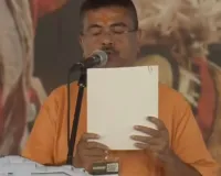 West Bengal CM Oath Ceremony : सुवेंदु अधिकारी ने बांग्ला में ली CM पद की शपथ, PM मोदी समेत 20 राज्यों के CM रहे मौजूद, देखे लाइव वीडियो 