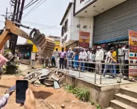 रायपुर में अतिक्रमण पर बड़ा एक्शन: सड़क और नाली निर्माण के रास्ते से हटाए गए कब्जे