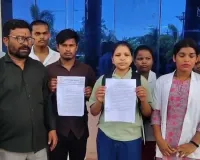 सूरजपुर के पैरामेडिकल संस्थान पर गंभीर आरोप: फीस लेने के बाद छात्रों को परीक्षा से किया वंचित, कार्रवाई की मांग