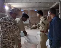 डिटर्जेंट बनाने के नाम पर किराए पर लिया गोदाम, अंदर चल रही थी अवैध गुटखा फैक्ट्री; भारी मात्रा में माल जब्त