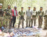 Narayanpur Naxal News: जंगल में मिला नक्सलियों का बड़ा हथियार डंप, बीजीएल लॉन्चर समेत भारी मात्रा में गोला-बारूद बरामद