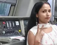 वायरल Reel के चक्कर में फंसी उर्मिला! मालगाड़ी के इंजन में बनाकर वीडियो किया पोस्ट, RPF ने दर्ज किया केस