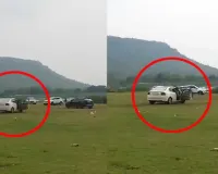 रील के लिए मौत से खेल! चलती कार से बाहर लटककर युवकों ने किया खतरनाक स्टंट, VIDEO देख दंग रह जाएंगे