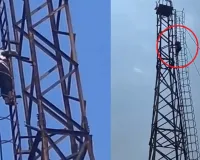 Surajpur News: प्रेमी की तलाश में थाना पहुंची युवती, मोबाइल टावर पर चढ़ने से मचा हड़कंप; पुलिस की सूझबूझ से टला बड़ा हादसा