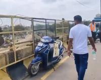 Raipur Breaking: आमानाका ओवरब्रिज पर तेज रफ्तार कार का कहर, आधा दर्जन वाहनों को मारी टक्कर; महिला चालक मौके से फरार