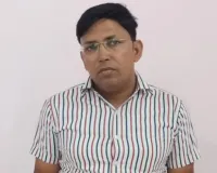 रिश्वतखोर डॉक्टर का चौंकाने वाला फर्जीवाड़ा! लोकायुक्त की कार्रवाई में खुला राज, तीन जिलों से एक साथ उठा रहा था वेतन