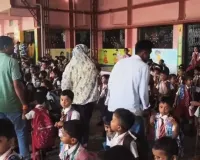 Ambikapur News: महंगी किताबों पर बवाल! निजी स्कूलों के खिलाफ अभिभावकों का मोर्चा, कार्रवाई नहीं हुई तो होगा बड़ा आंदोलन