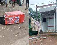 CG Crime News: जगदलपुर में ATM उखाड़ ले गए बदमाश, नहीं निकाल पाए कैश, सड़क पर छोड़कर फरार, CCTV खंगाल रही पुलिस
