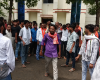 धर्मांतरण की सूचना पर  हिंदू संगठनों के कार्यकर्ताओं हंगामा, किया थाने का घेराव 