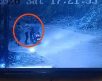 रायपुर में कानून को चुनौती! स्कूटी सवार पर धारदार हथियार से ताबड़तोड़ वार, कैमरे में कैद हुई पूरी वारदात