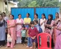 Kondagaon News: शिक्षकों की कमी पर फूटा पालकों का गुस्सा, PM SHRI स्कूल में जड़ा ताला; बोले- 'एक शिक्षक के भरोसे कैसे चलेगी पढ़ाई?'