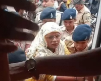 Chhattisgarh Guest Teachers Protest: आधी रात एक्शन, धरना स्थल से हटाए गए अतिथि शिक्षक; टेंट जब्त, सुबह बसों में बैठाकर ले गई पुलिस