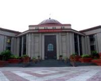 हाई कोर्ट की सख्ती: बिना ट्रीटमेंट गंदा पानी बहाने पर वेलकम, केडिया और भाटिया डिस्टलरी को नोटिस 
