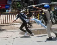 Bihar Bandh: पटना में उग्र प्रदर्शन, पथराव के बाद पुलिस का लाठीचार्ज; तेज प्रताप यादव हिरासत में