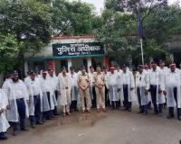 बारिश में भी ड्यूटी रहेगी आसान, यातायात जवानों को मिले रेनकोट