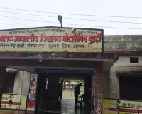 आदिवासी बच्चों की शिक्षा भगवान भरोसे? पोर्टा केबिन में SP की जगह लिख दिया अभिनेत्री का नाम, शिक्षा मंत्री भी निकले पुराने!