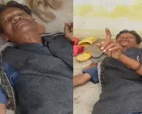 शिक्षा के मंदिर में 'शराबी हेडमास्टर' का VIDEO वायरल? स्कूल परिसर में पड़े दिखे, रिकॉर्डिंग करने वालों को धमकाने का आरोप 