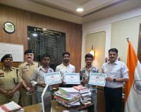 लीलागर नदी में डूब रहे दो युवक, मोहन केवट और साथियों ने जान जोखिम में डालकर किया रेस्क्यू, एसएसपी ने प्रशस्ति पत्र देकर किया सम्मानित