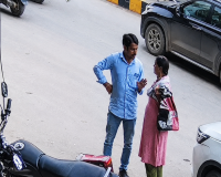 सुरक्षा का झांसा देकर सोने के जेवर साफ, बुजुर्ग महिला से करीब 2 लाख की ठगी