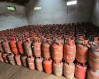शिकायतों के बाद गैस एजेंसी पर बड़ा एक्शन! 471 LPG सिलेंडर जब्त, स्टॉक-रिकॉर्ड की अनदेखी भी आई सामने