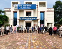 50 से अधिक चाकूबाजों और नशे के कारोबारियों के ठिकानों पर पुलिस की दबिश, आद्यतन अपराधियों पर प्रतिबंधात्मक कार्रवाई