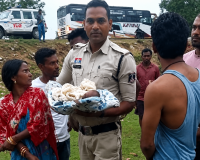 मॉर्निंग वॉक पर निकले लोगों ने सुनी रोने की आवाज, ह्यूम पाइप में मिला नवजात