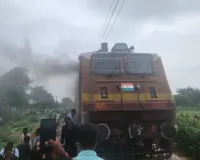 बदायूं में बड़ा रेल हादसा टला! चलती रामनगर-कासगंज पैसेंजर ट्रेन के इंजन में लगी आग, लोको पायलट की सूझबूझ से बची यात्रियों की जान