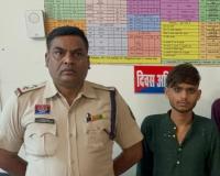 रात्रि गश्त में चाकूबाज गिरफ्तार, बटनदार चाकू जब्त, आरोपी पर कई थानों में दर्ज हैं आपराधिक मामले