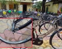 सरकारी साइकिल मिली, लेकिन निकली खराब! पेंड्रा में छात्राओं को बांटी गईं टूटी-फूटी साइकिलें, गुणवत्ता पर उठे सवाल