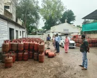 गैस एजेंसी पर जिला प्रशासन की बड़ी कार्रवाई, 939 सिलेंडर जब्त