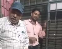 आबकारी के बड़े बाबू का शराब मांगने वाला वीडियो वायरल,दुकान बंद होने के बाद कर्मचारियों को धमकाने का आरोप