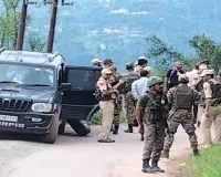 जम्मू-श्रीनगर हाईवे पर चेक पोस्ट तोड़कर भागी संदिग्ध स्कॉर्पियो, पुलिस फायरिंग के बाद मिली खाली गाड़ी; हाई अलर्ट