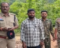 जशपुर पुलिस का बड़ा एक्शन: जंगल में हथियार छोड़कर भागा पूर्व नक्सली छिपा था मुंबई में, दबोचा गया पलटू दास