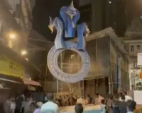 Mumbai Ganesh Aagman Tragedy: गणपति आगमन की खुशियां बदलीं मातम में, विशाल प्रतिमा गिरने से 2 की मौत; 5 घायल