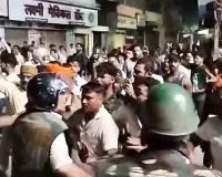 बिलासपुर में देर रात बवाल! विवाद के बाद दो पक्षों में पथराव, पुलिस ने छोड़े आंसू गैस के गोले; इलाके में भारी बल तैनात