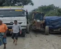 पेंड्रा में NH-45 का ‘बाईपास संकट’! एक ही बस दिन में दो बार फंसी, क्रेन से निकालना पड़ा; निर्माण की गुणवत्ता पर सवाल